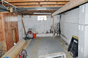 Family room Before Remodeling